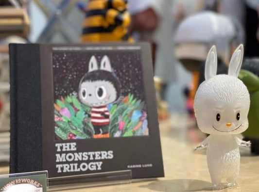 Kasing Lung - The Monsters Trilogy (Book and Figurine)